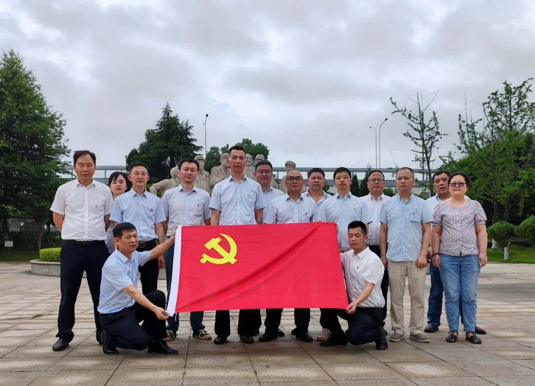 長鴻物業:黨支部組織參觀陳云工作車間