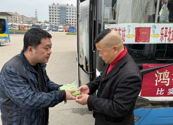 景德鎮長運：樂平公交發放防困神器護航春季行車安全