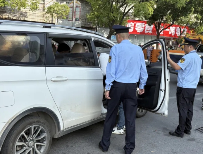 景德鎮(zhèn)長(zhǎng)運(yùn)：樂(lè)平公交聯(lián)合執(zhí)法部門(mén)嚴(yán)打非法營(yíng)運(yùn)“黑車”