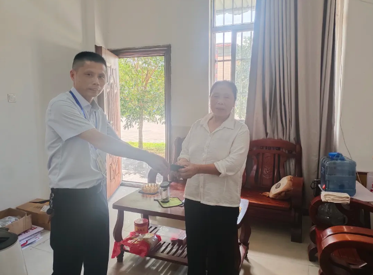 撫州長運:千元現金物歸原主