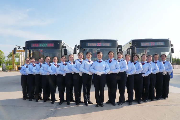 吉安公交：吉安公交22路井岡女子公交班組榮獲“全國交通運輸系統(tǒng)先進集體”稱號
