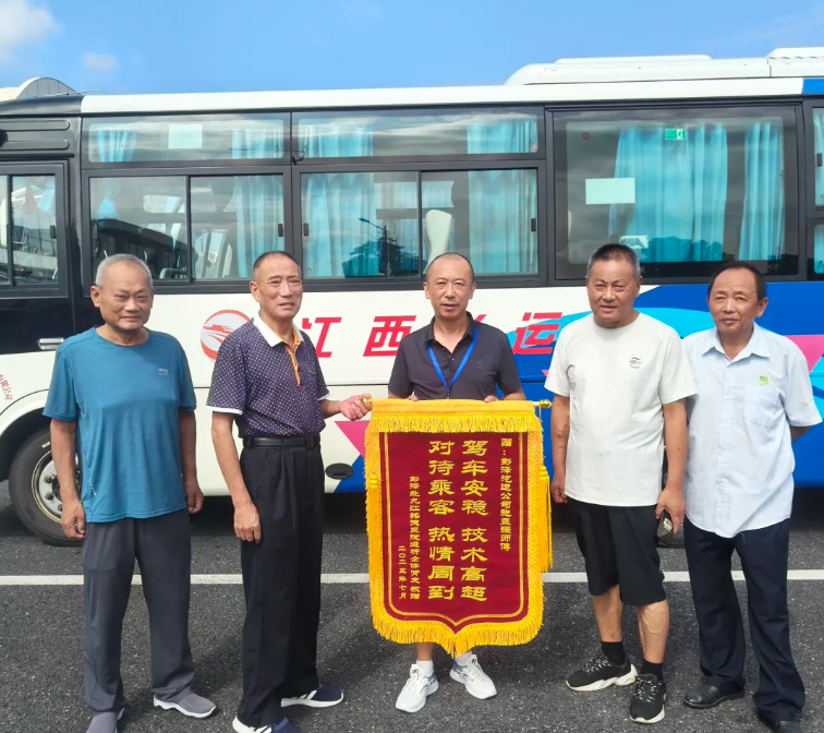 九江長運:四位老人一面錦旗 致敬400天的溫暖守候