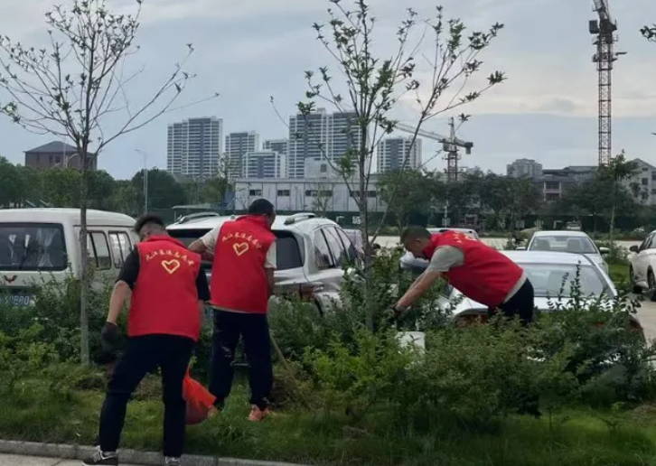 九江長運 開展“美化環境 黨員先行”志愿服務活動