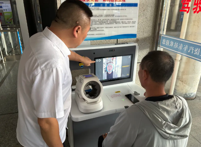 上饒汽車東站啟用駕駛員崗前安檢一體機