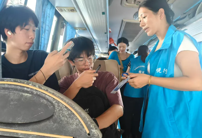 新余長運：“雙節”高峰顯擔當 多舉措保障客流與業務雙提升