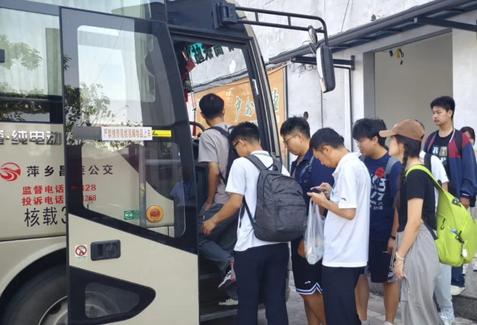 萍鄉長運：多舉措保運力黨員干部一線護航武功山出行