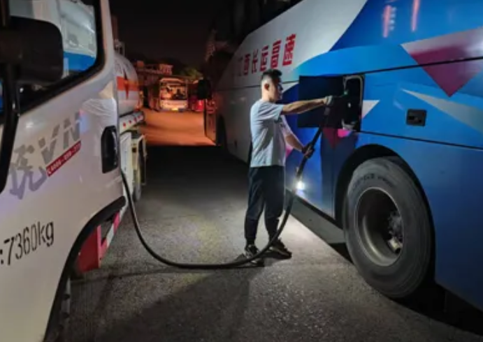 景德鎮長運 深夜護航 加油不斷檔