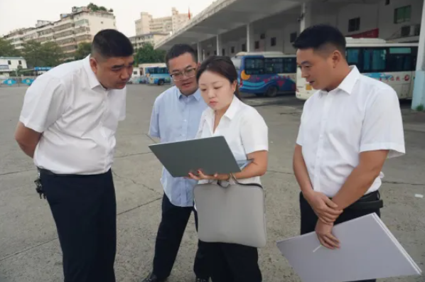 撫州長運 現(xiàn)場督導(dǎo) 傾聽市民聲音